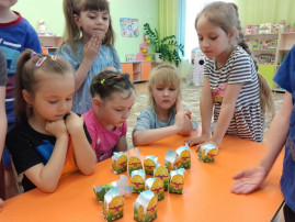Коробочка для пасхального яйца Коробочка для пасхального яйца.