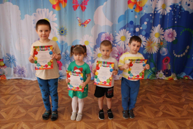 О маме скажем добрые слова О маме скажем добрые слова.